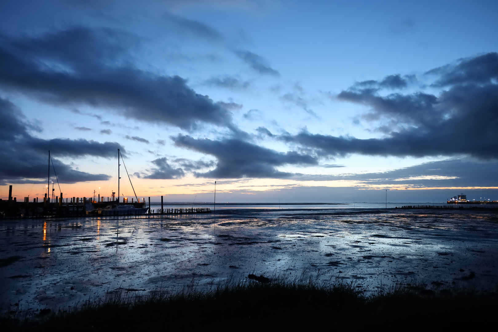 blaue Stunde im Wattenmeer