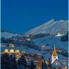 Blaue Stunde im Winterdorf Amden