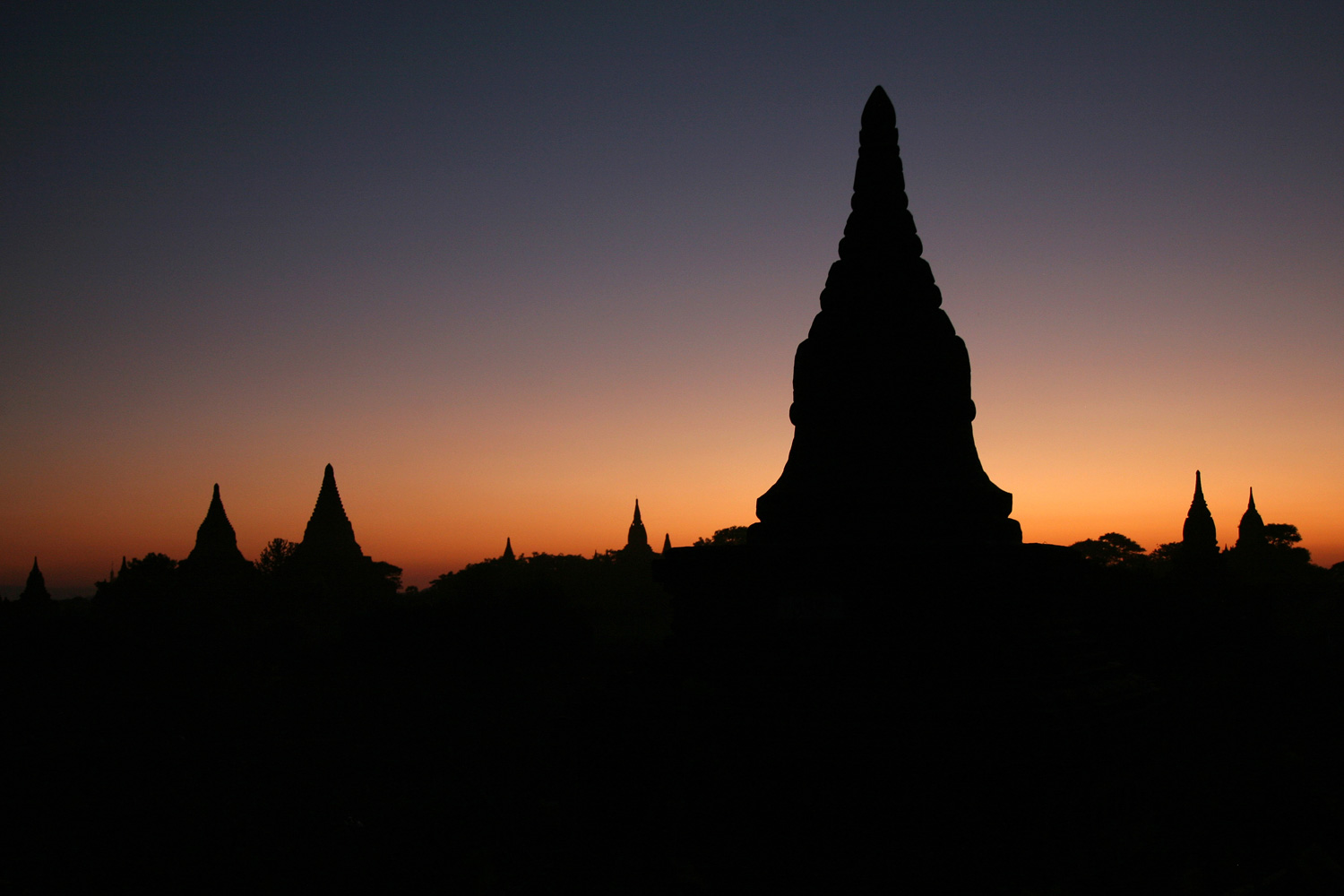 Blaue Stunde in Bagan