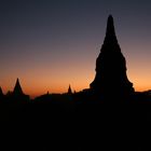 Blaue Stunde in Bagan