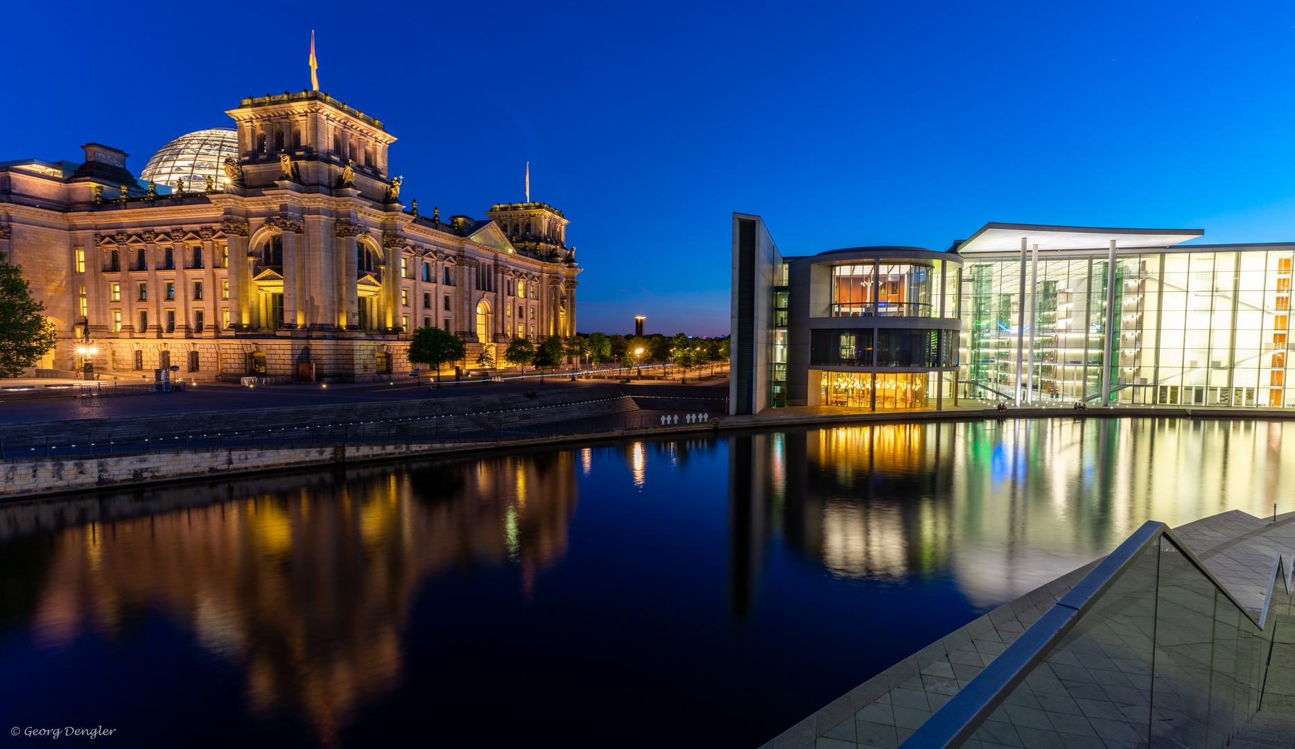 Blaue Stunde in Berlin. 