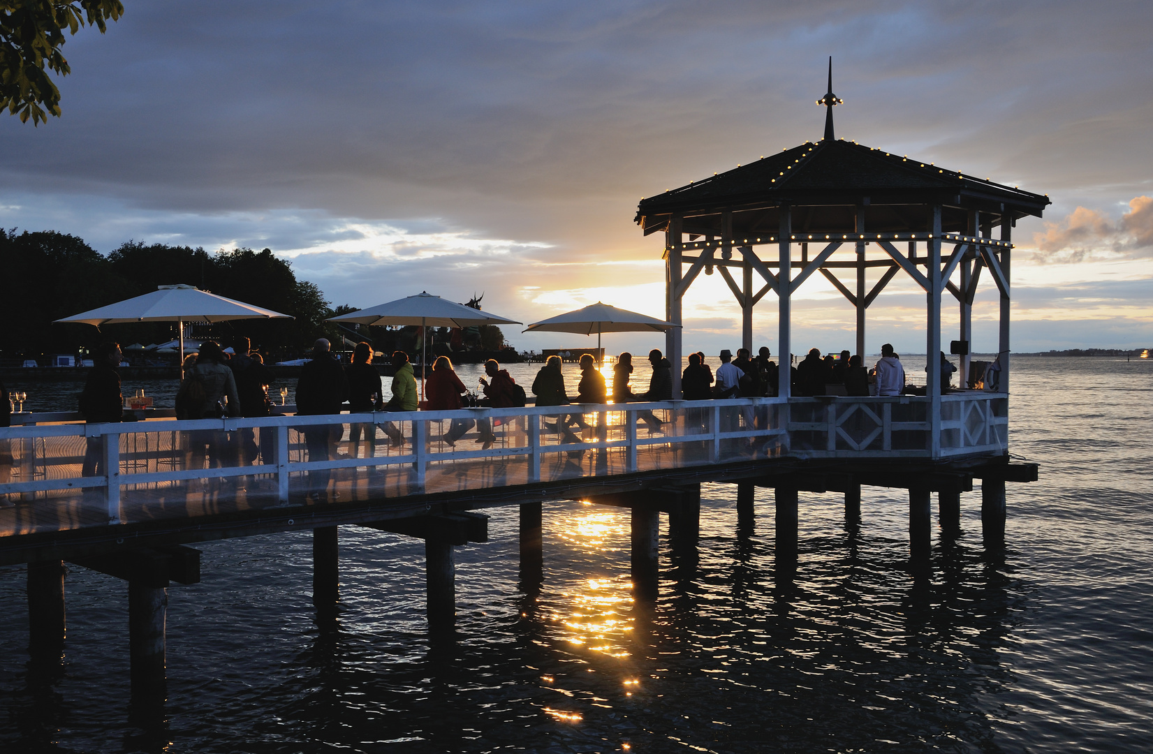 Blaue Stunde in Bregenz am Bodensee