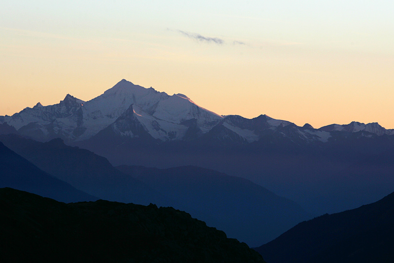 Blaue Stunde in den Alpen