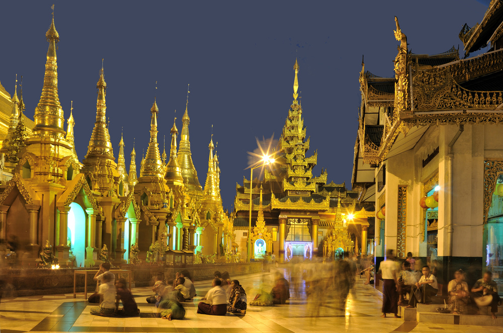 Blaue Stunde in der Shwedagon