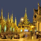 Blaue Stunde in der Shwedagon