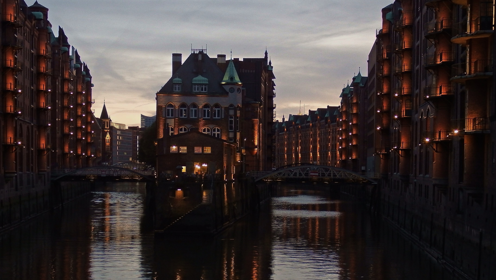 Blaue Stunde in der Speicherstadt