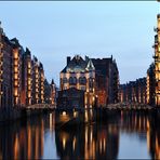 [ Blaue Stunde in der Speicherstadt ]