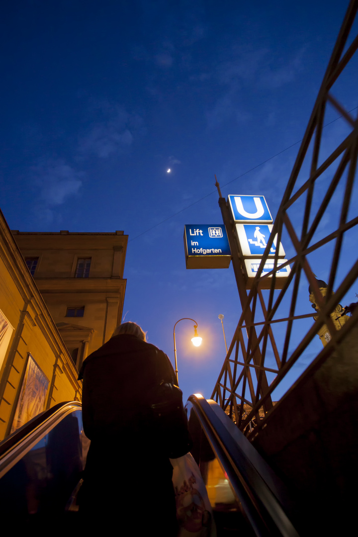 Blaue Stunde in der Stadt