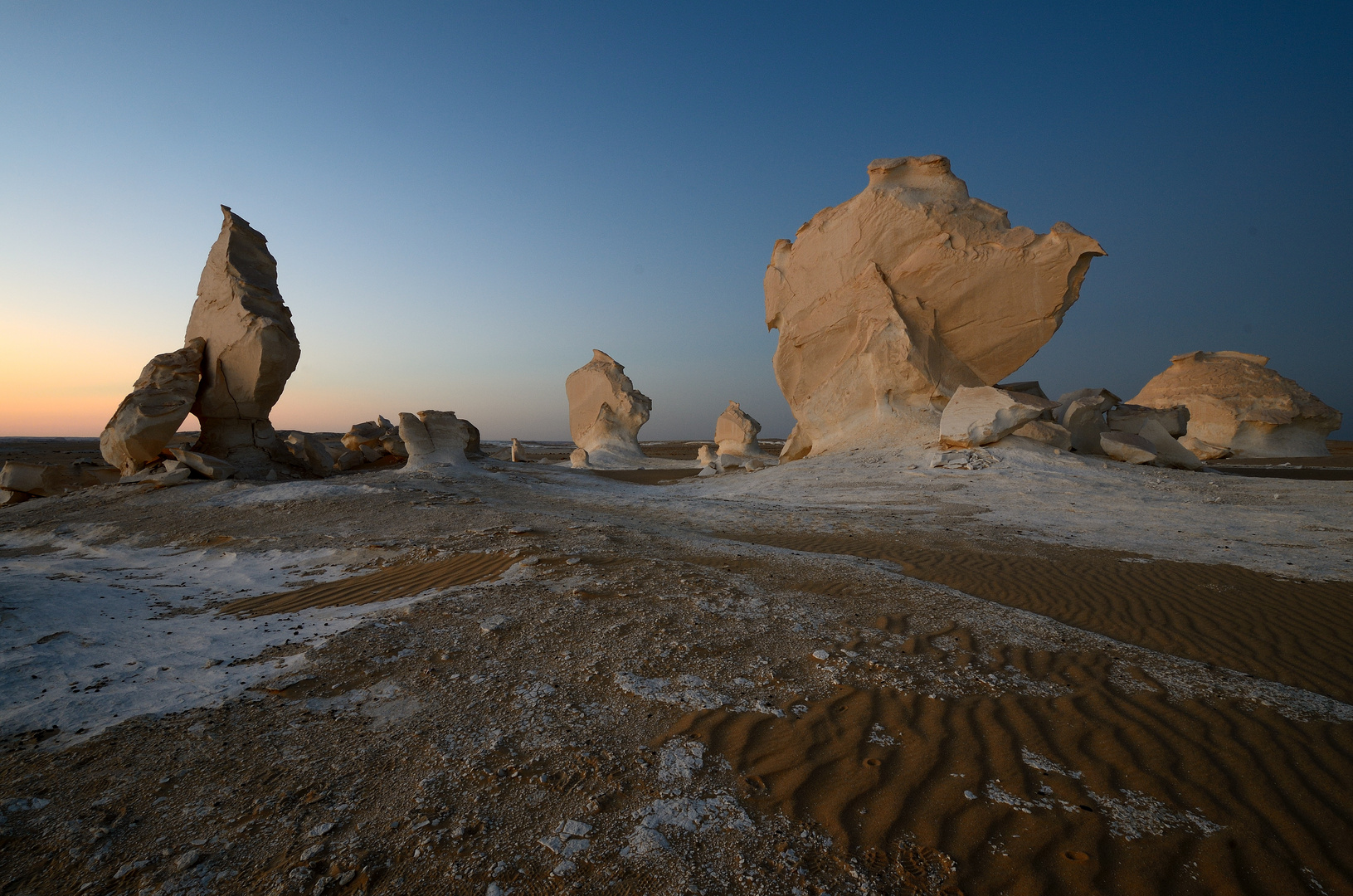 Blaue Stunde in der Weissen Wüste Ägyptens - Okt 2011