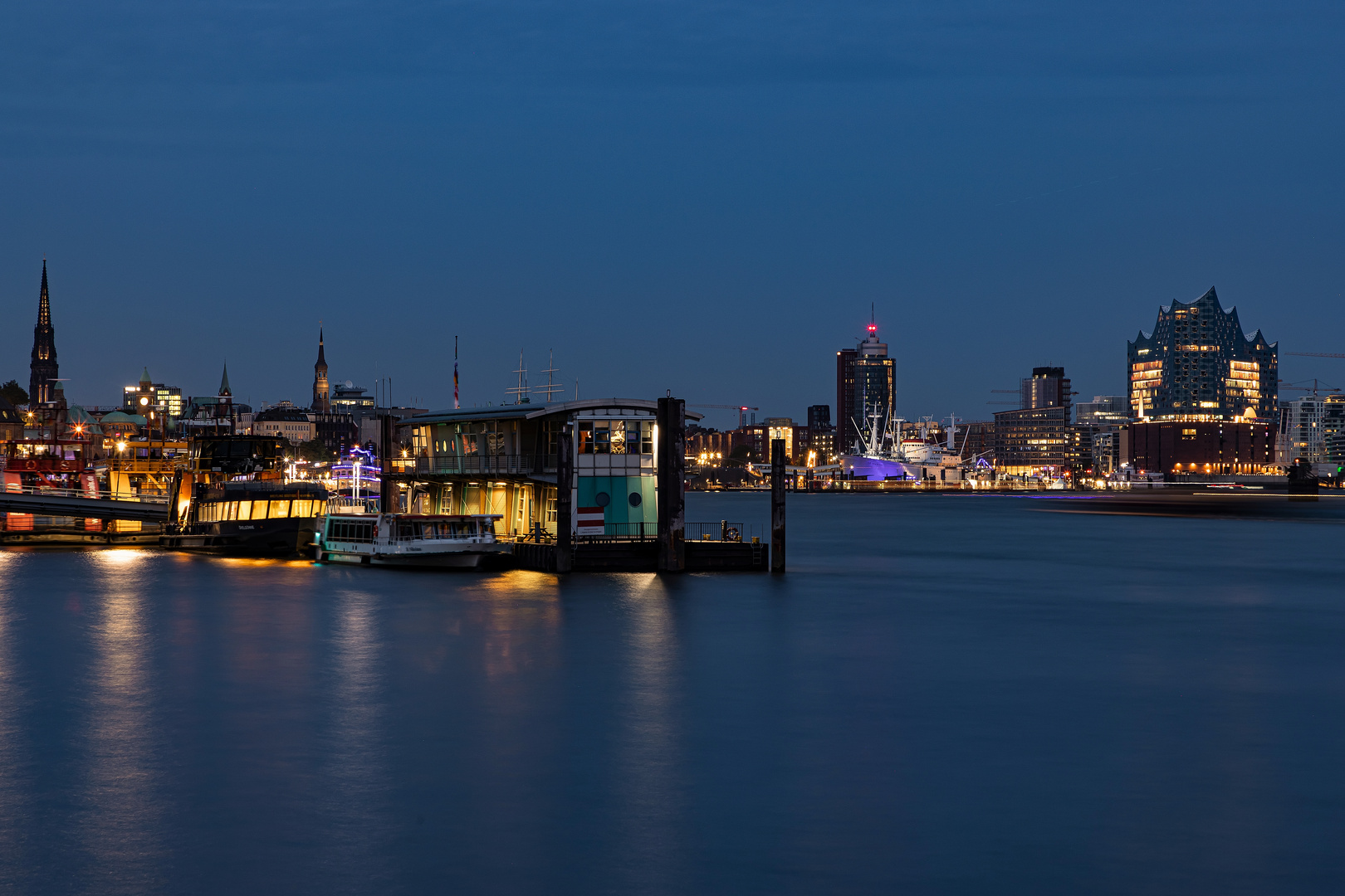 Blaue Stunde in Hamburg