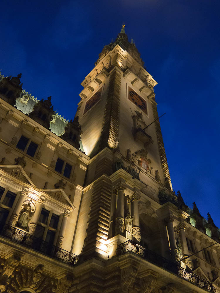 Blaue Stunde in Hamburg