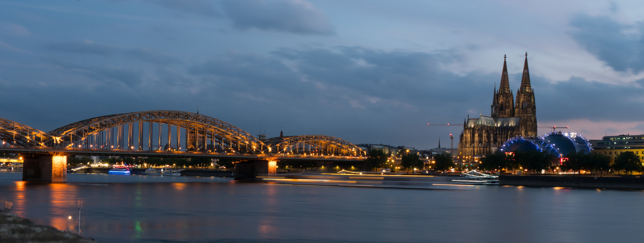 Blaue Stunde in Köln...