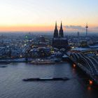 Blaue Stunde in Köln, gesehen vom LVR Turm