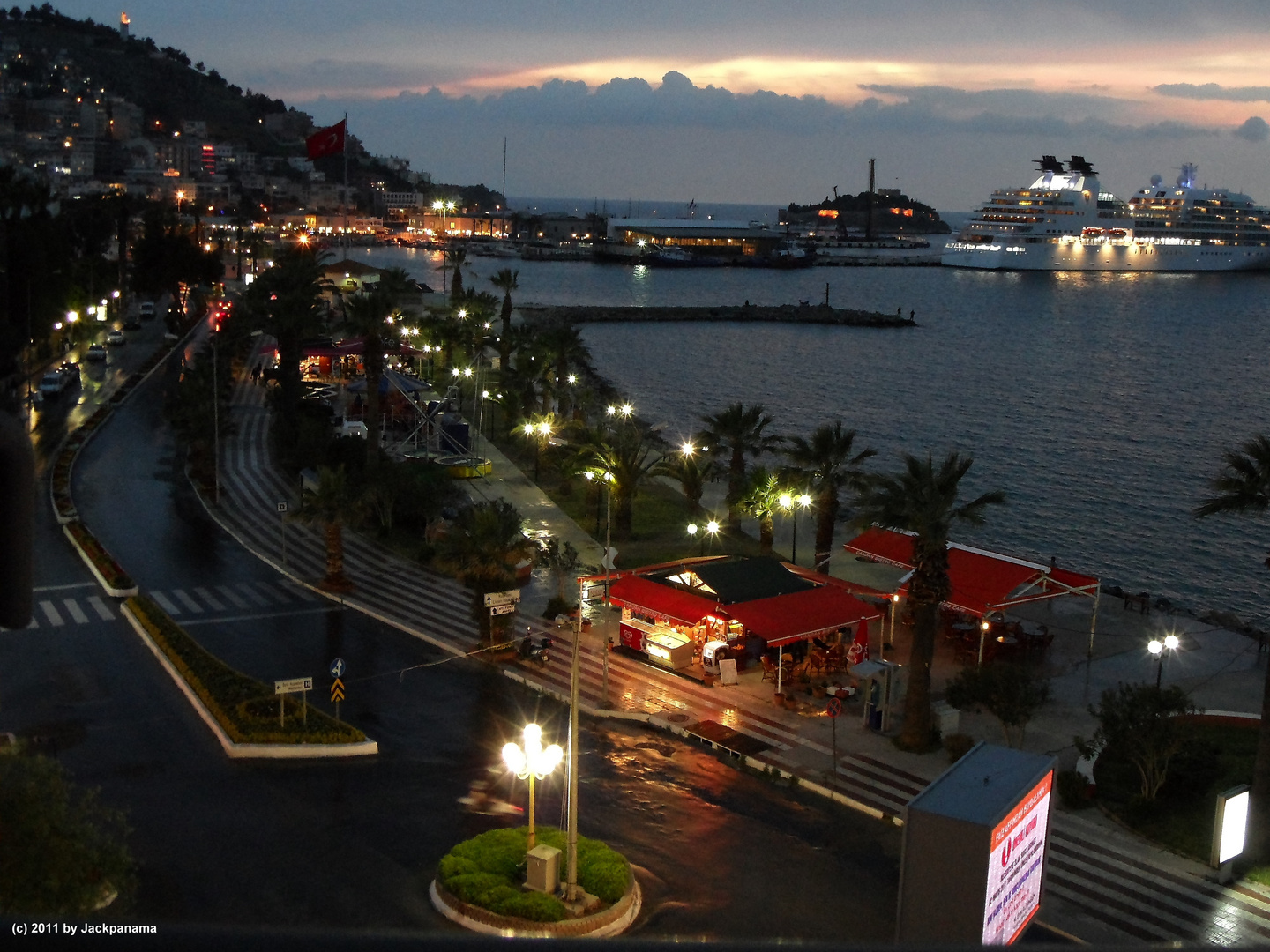 Blaue Stunde in Kusadasi (Türkei)