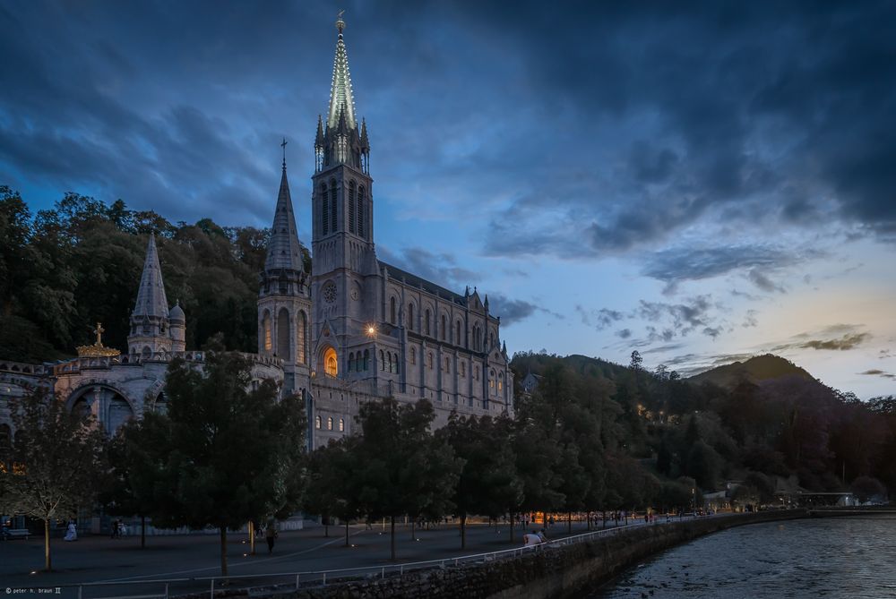 Blaue Stunde in Lourdes II