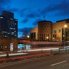 Blaue Stunde in meiner Stadt, links steht das Rathaus und rechts daneben das Pfalztheater, schon...