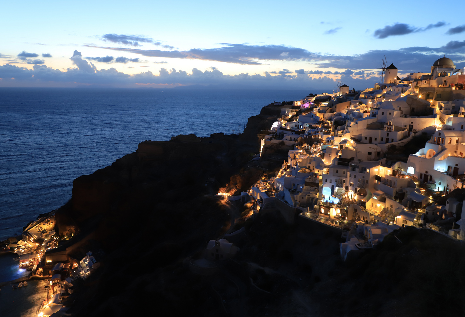 Blaue Stunde in Oia