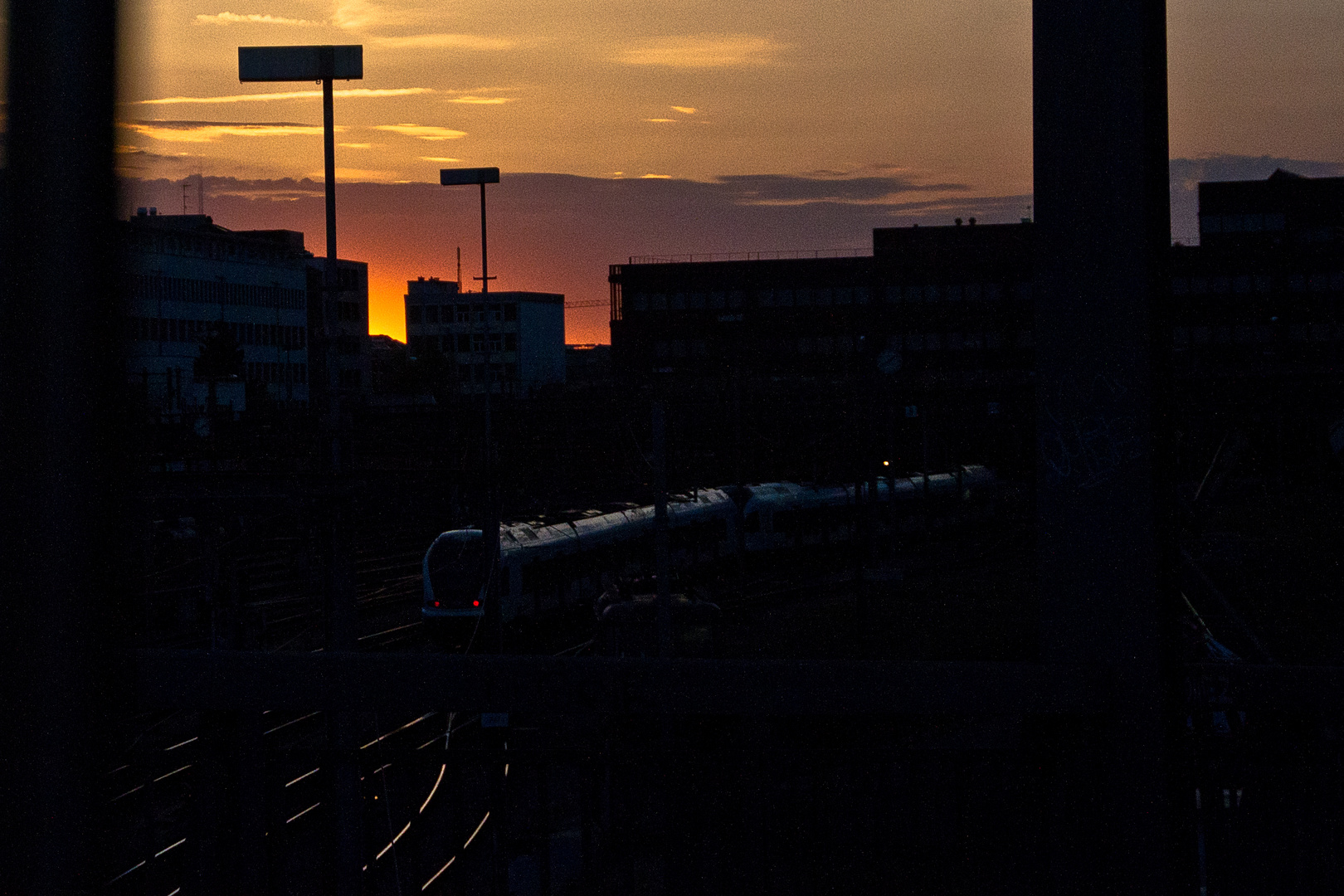 blaue Stunde in rotgelb