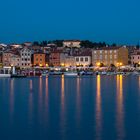 Blaue Stunde in Rovinjs Hafen