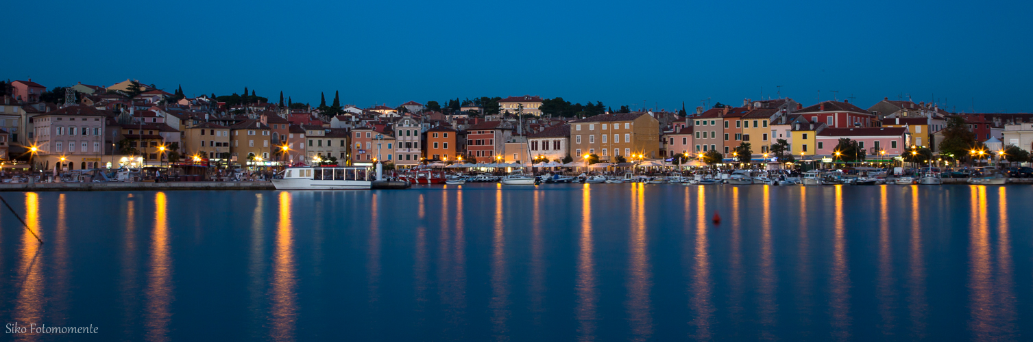 Blaue Stunde in Rovinjs Hafen