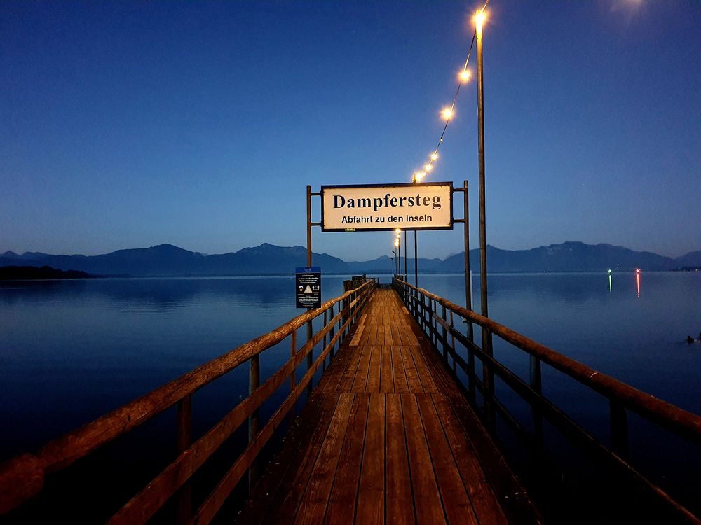 Blaue Stunde in Seebruck am Chiemsee