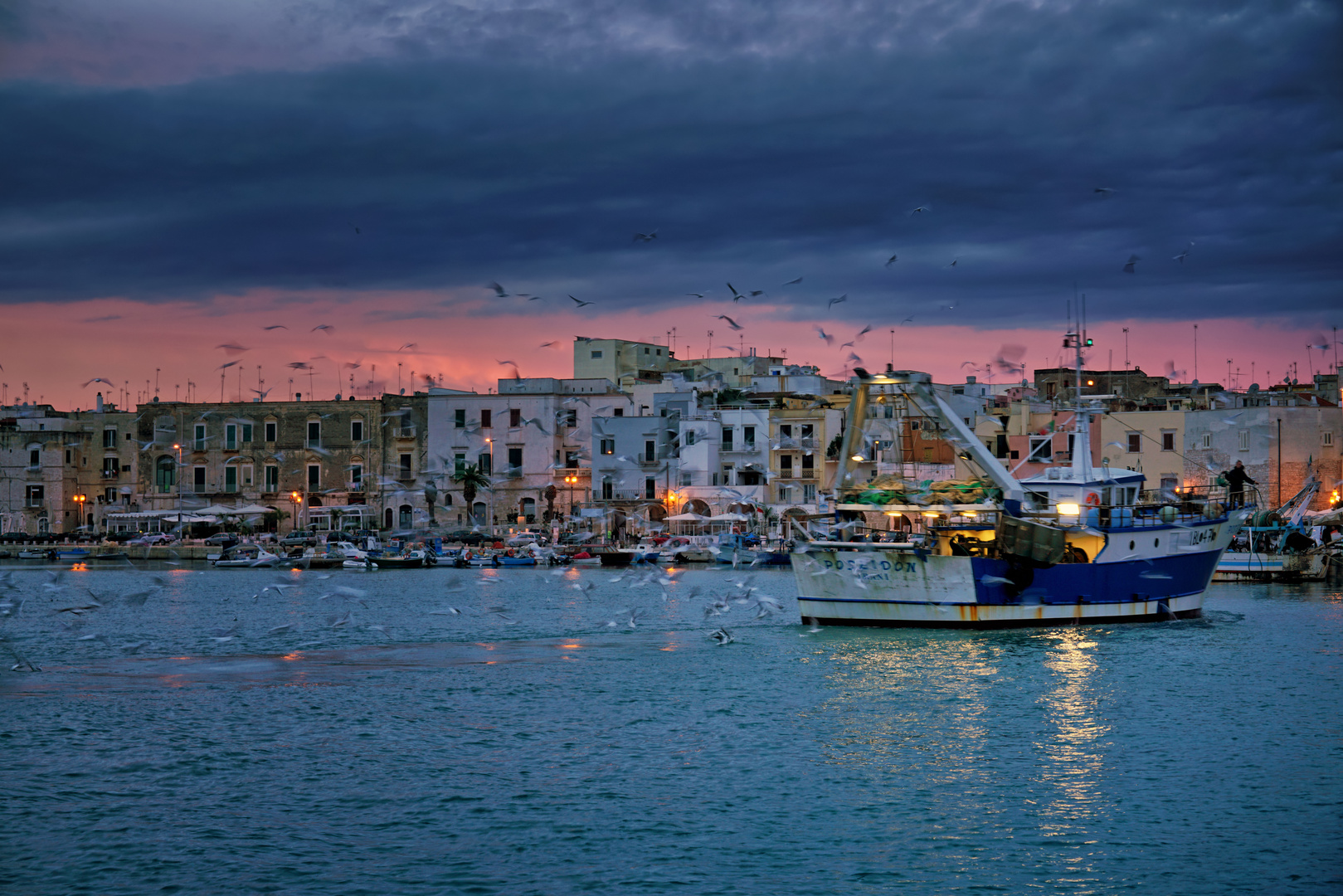 Blaue Stunde in Trani