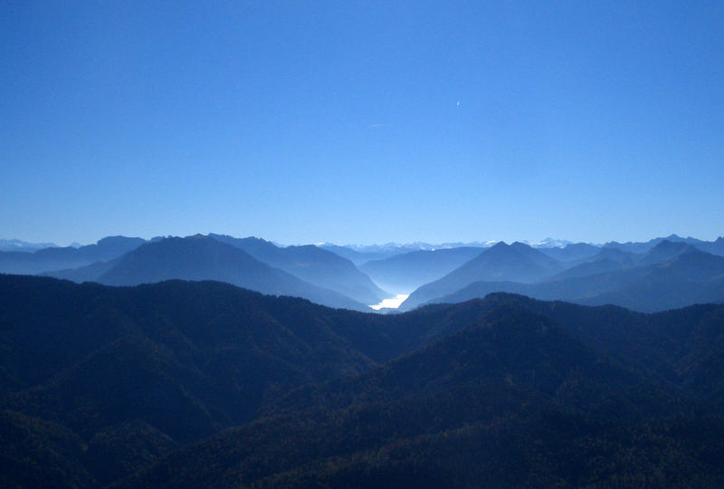 Blaue Stunde mit Blick auf den Tegernsee