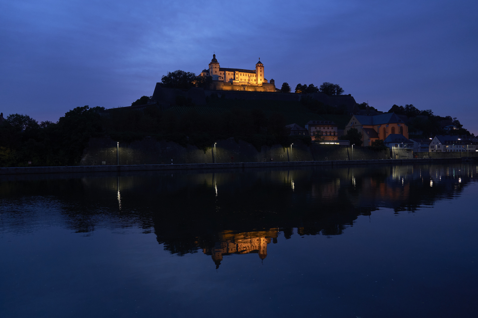 Blaue Stunde mit Festung in Würzburg