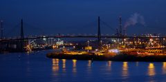 Blaue Stunde mit Köhlbrandbrücke