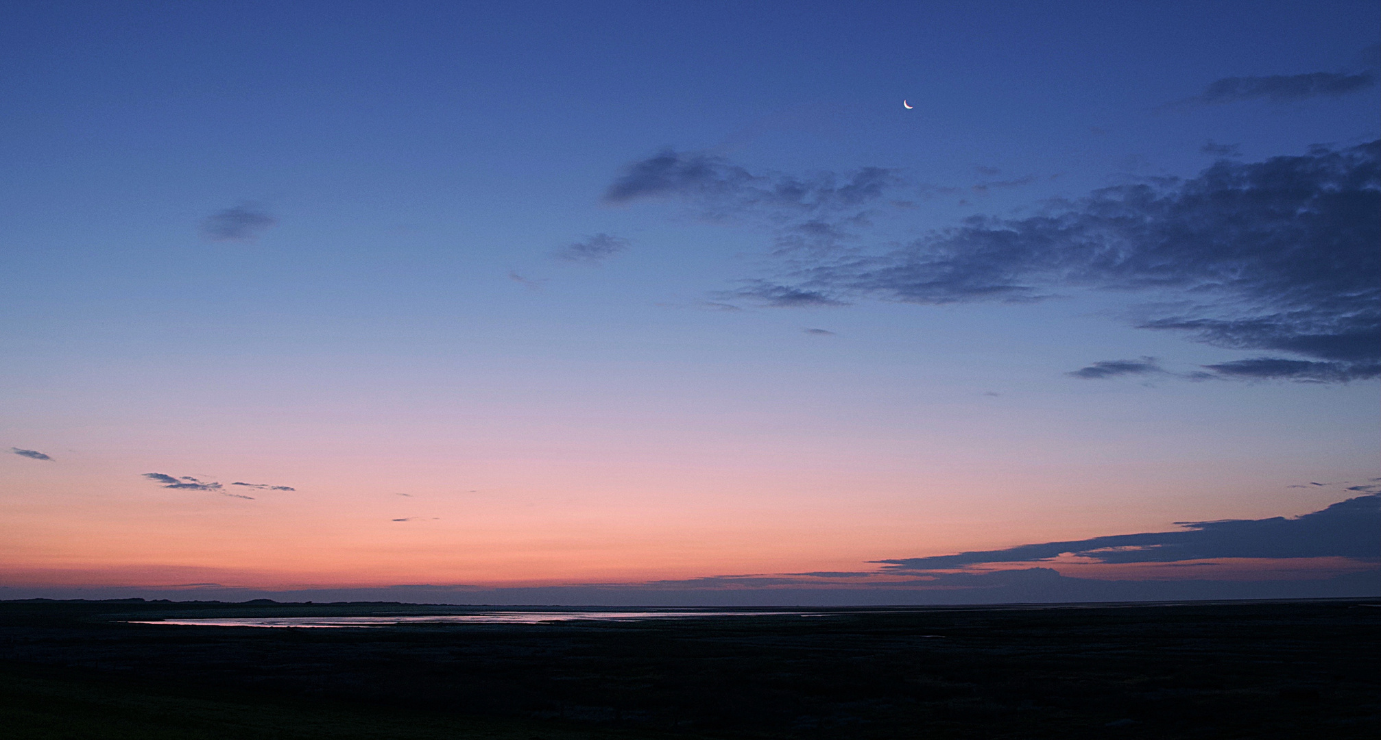 blaue Stunde mit Mond