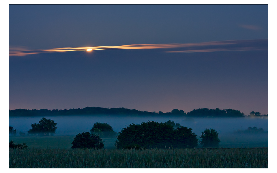 Blaue Stunde - Mondaufgang.