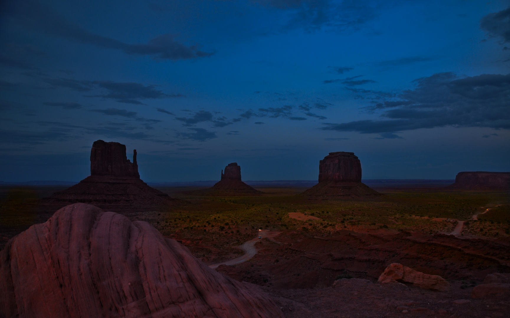 Blaue Stunde..... Monument Valley 