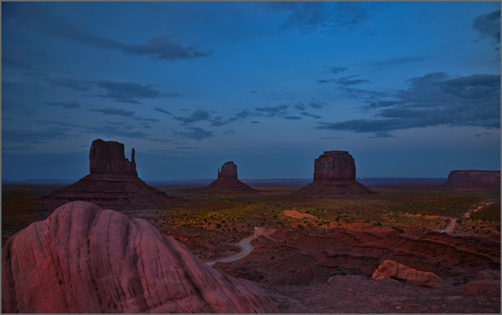 Blaue Stunde  Monument Valley  die 2.