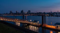 Blaue Stunde  - Morgens an der Elbe