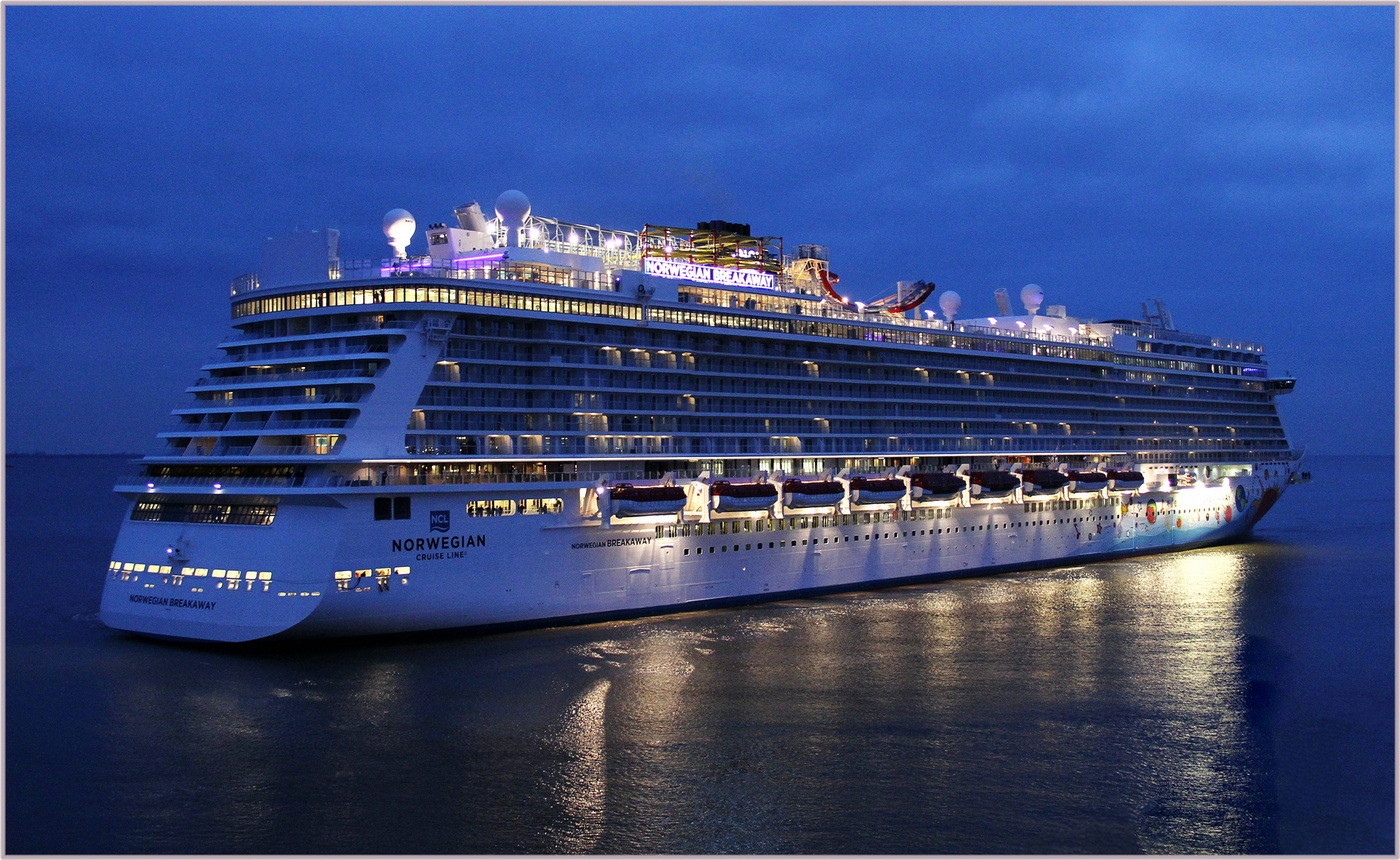 blaue Stunde ... Norwegian Breakaway