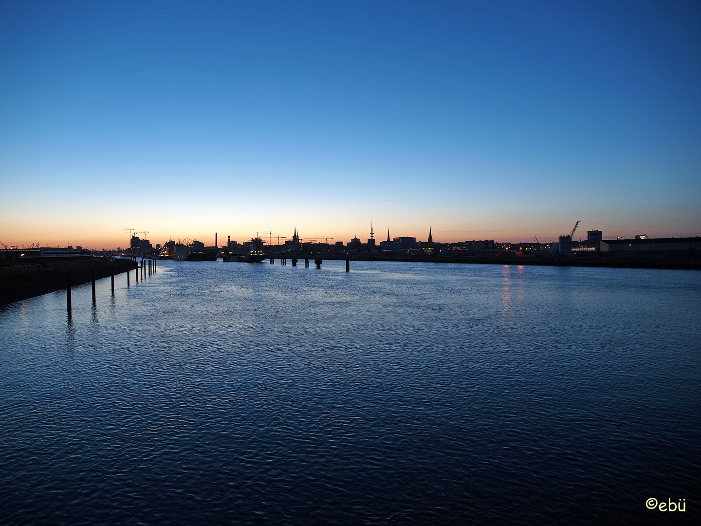 "Blaue Stunde" Silhouette Hamburg