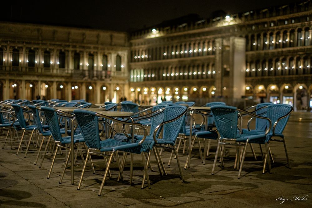 Blaue (Stunde) Stühle in San Marco