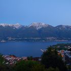  blaue Stunde über dem Lago Maggiore....