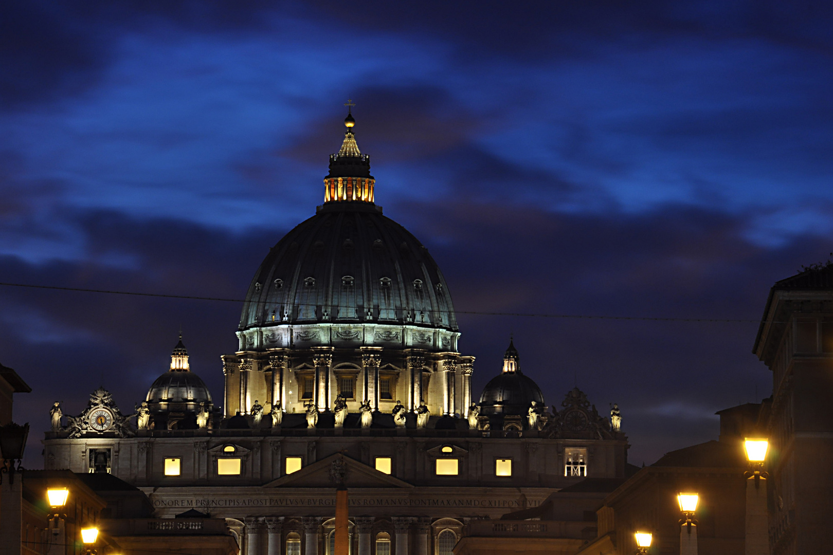 Blaue Stunde über dem Petersdom