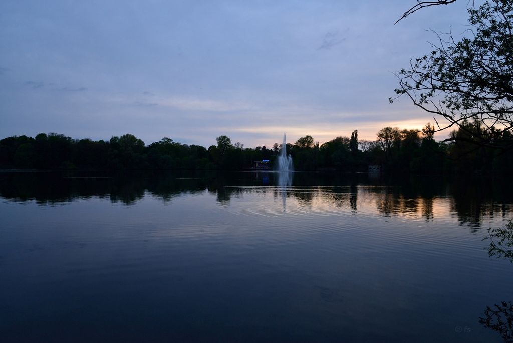 Blaue Stunde über dem Weißensee