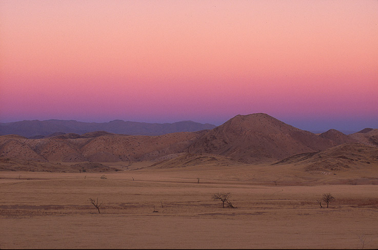 Blaue Stunde über der Namib