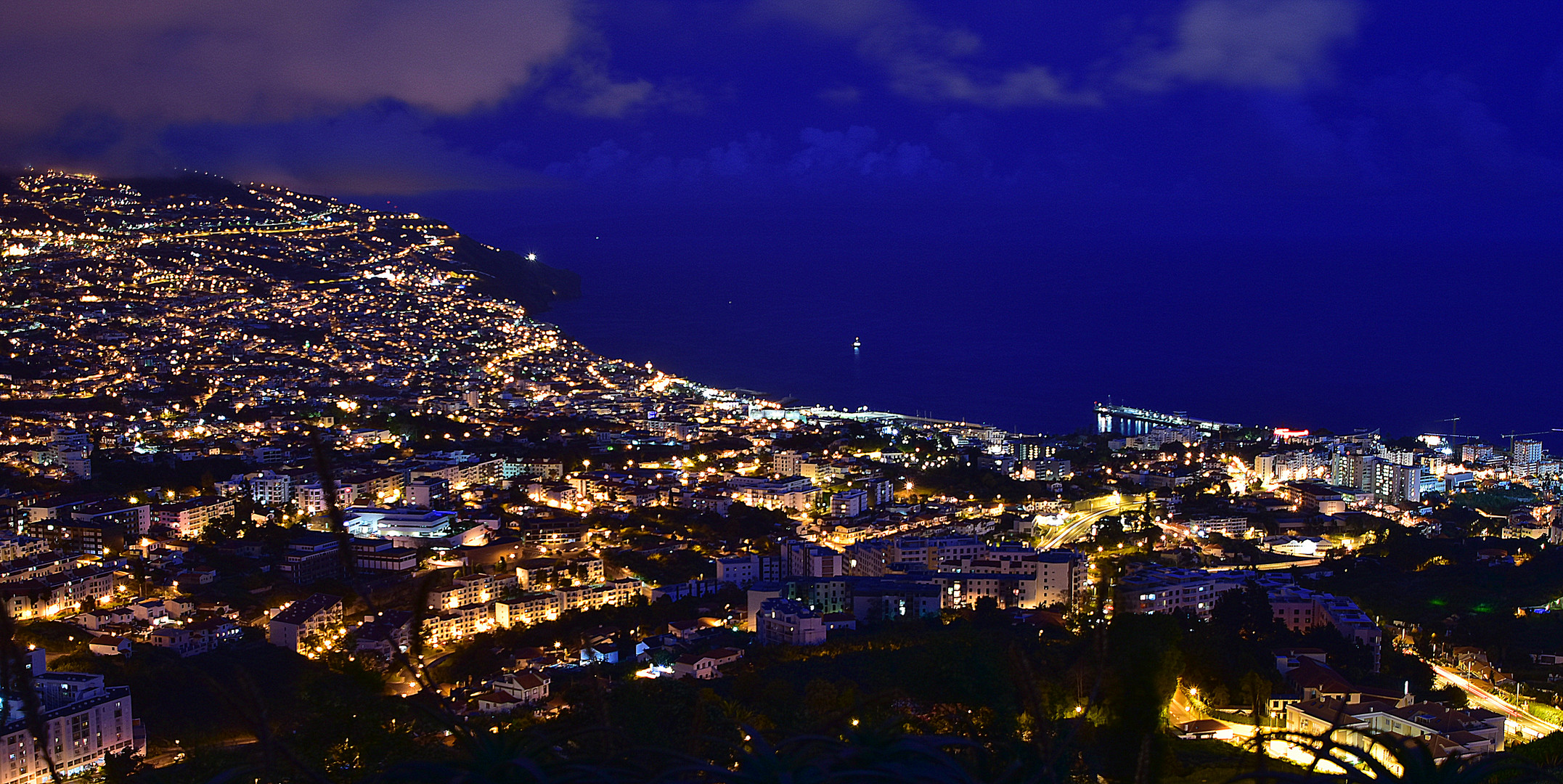 Blaue Stunde über Funchal 
