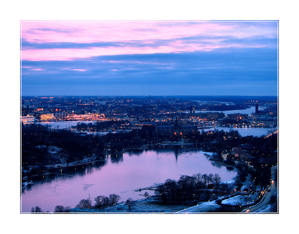 blaue Stunde ueber Stockholm