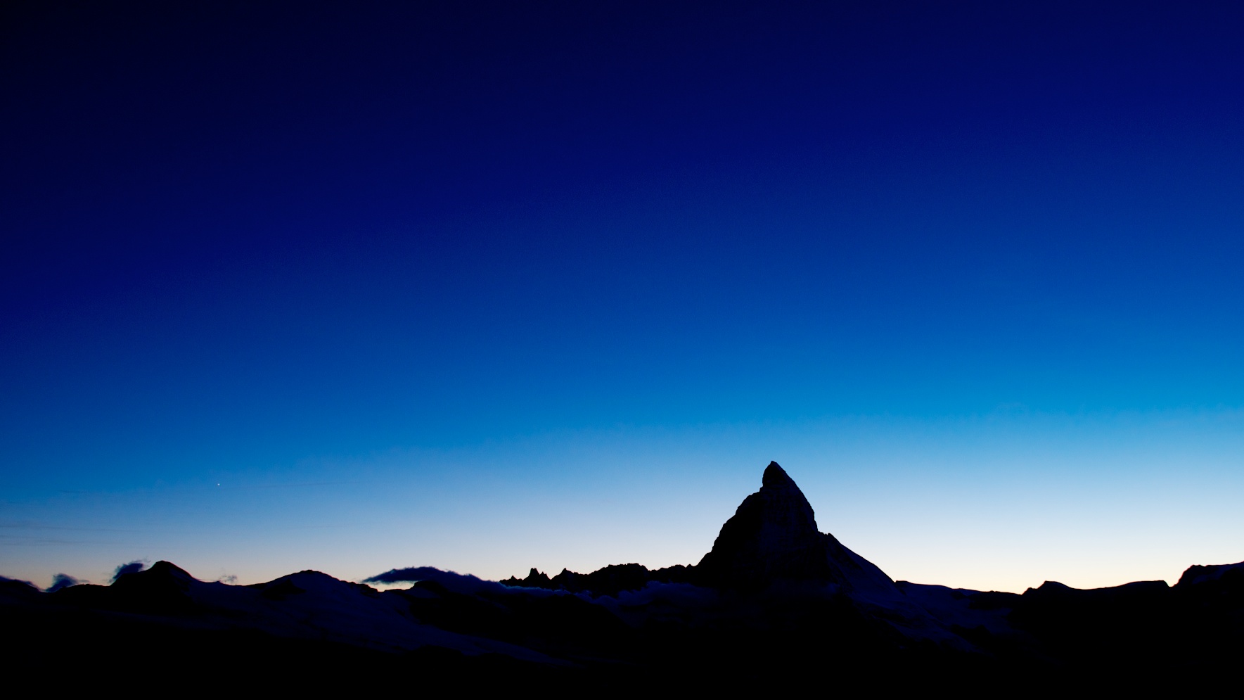 blaue stunde über zermatt