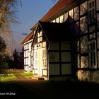 Blaue Stunde und alte Fachwerkkirche