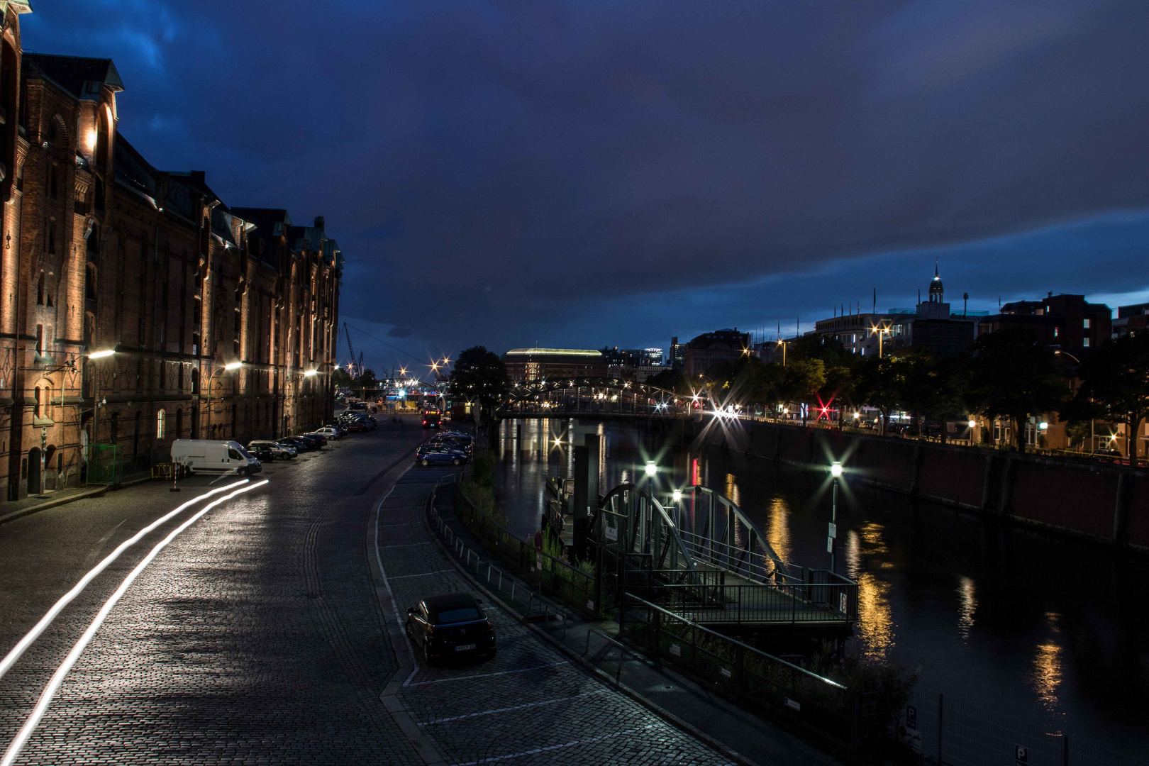 blaue stunde und hamburg am abend