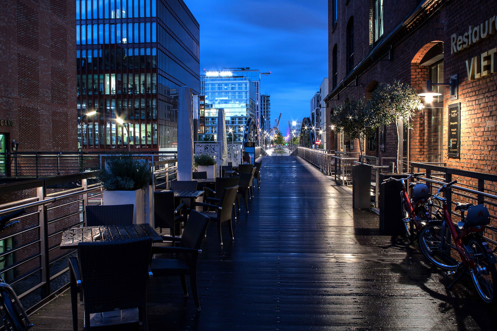 blaue stunde und hamburg am abend