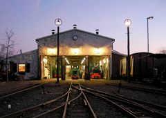 Blaue Stunde und Nachtruhe im Frankfurter Feldbahnmuseum