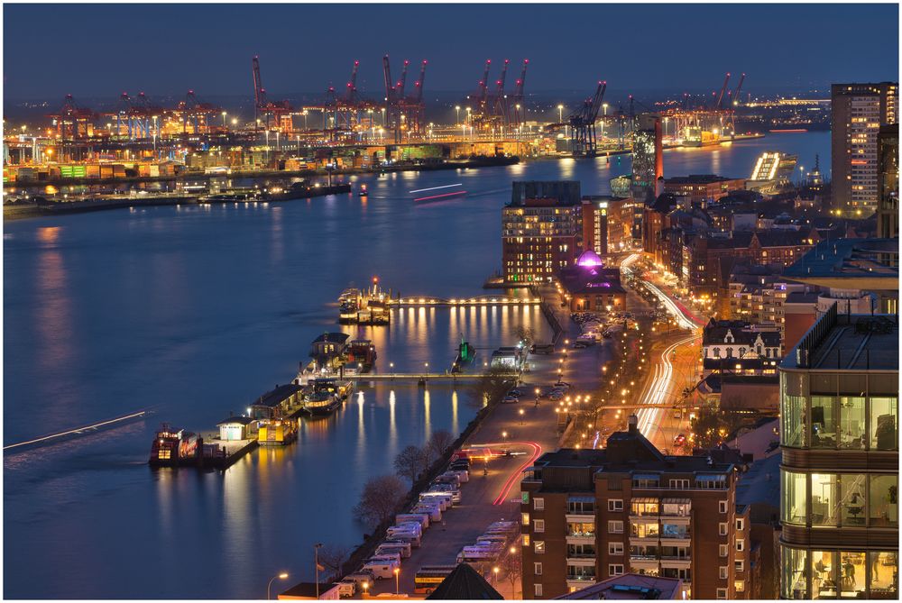 Blaue Stunde vom Hochhaus geknipst - 15