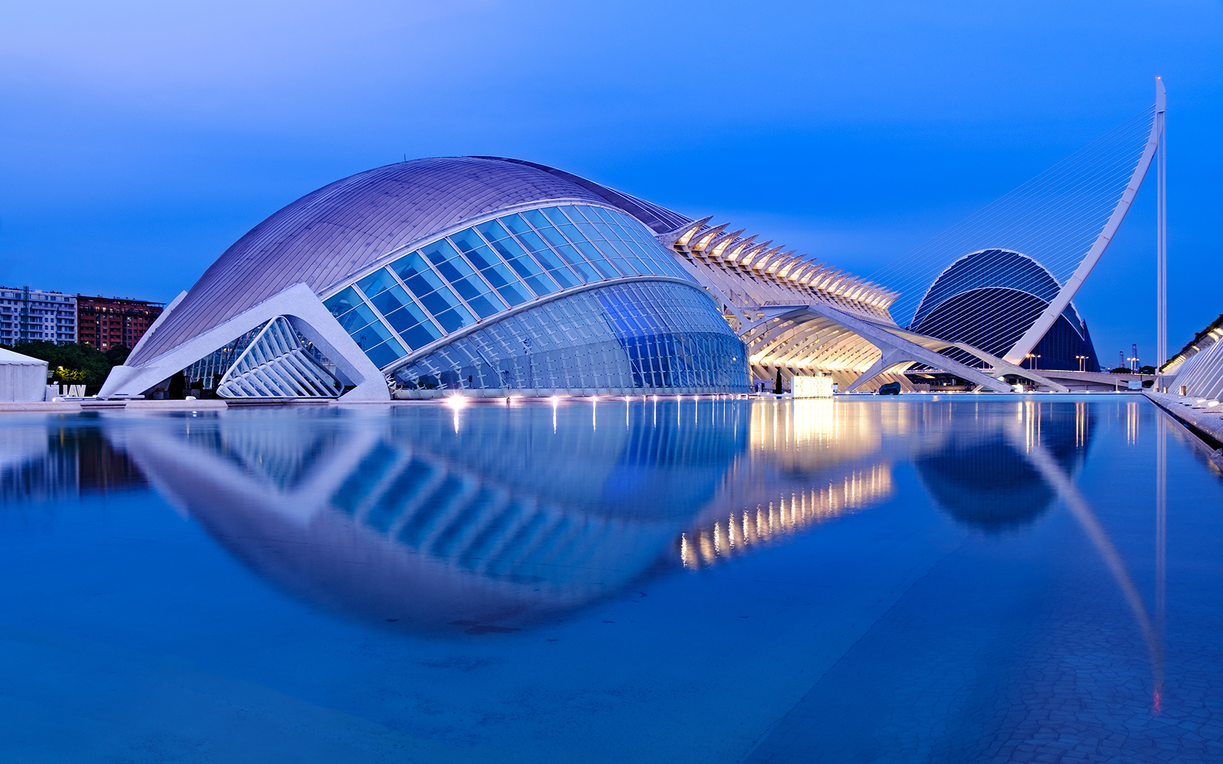 Blaue Stunde.in der Stadt der "Wissenschaft und Künste, Valencia 